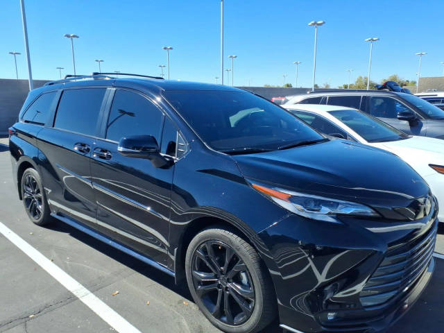 2023 Toyota Sienna Platinum FWD photo