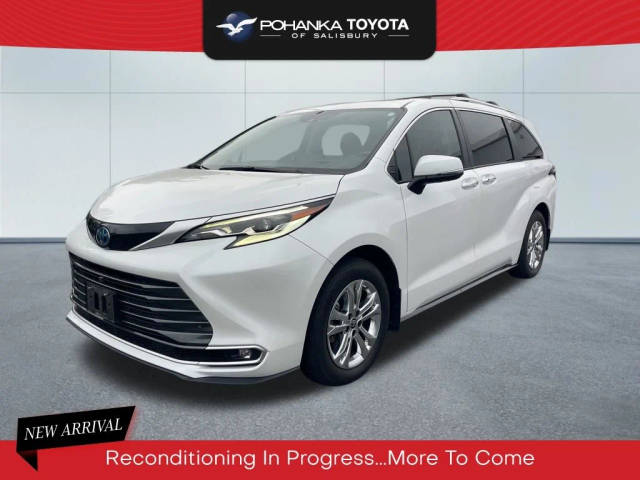 2023 Toyota Sienna Platinum AWD photo