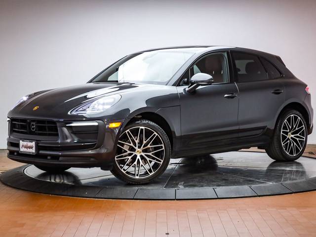 2023 Porsche Macan  AWD photo
