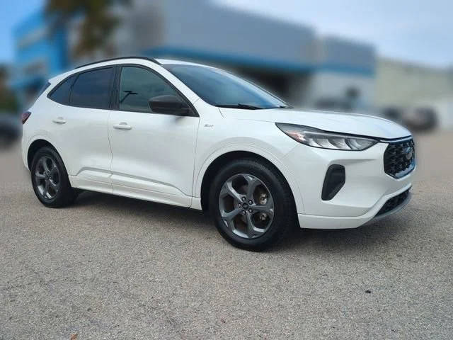2023 Ford Escape ST-Line FWD photo
