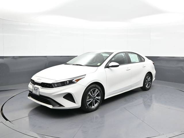 2023 Kia Forte LXS FWD photo