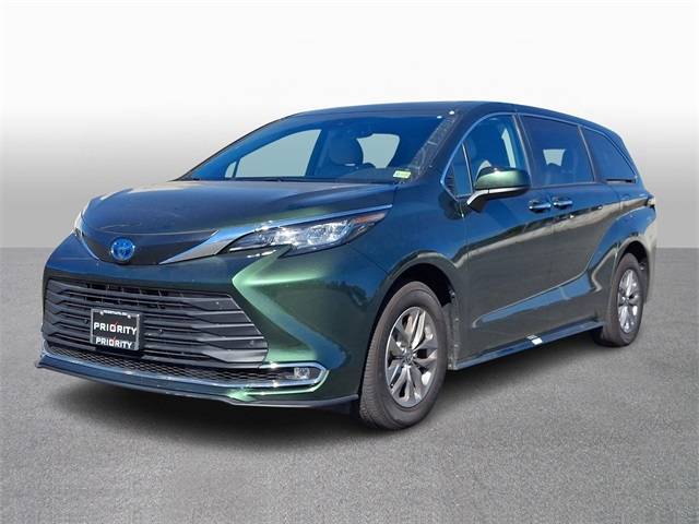 2023 Toyota Sienna XLE AWD photo