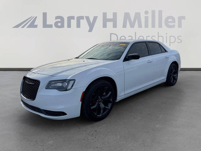2023 Chrysler 300 Touring RWD photo
