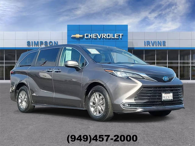 2022 Toyota Sienna XLE FWD photo