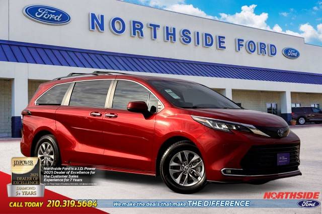 2023 Toyota Sienna XLE FWD photo