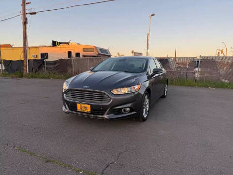 2015 Ford Fusion Energi Titanium FWD photo