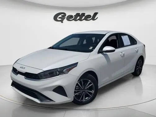 2023 Kia Forte LXS FWD photo