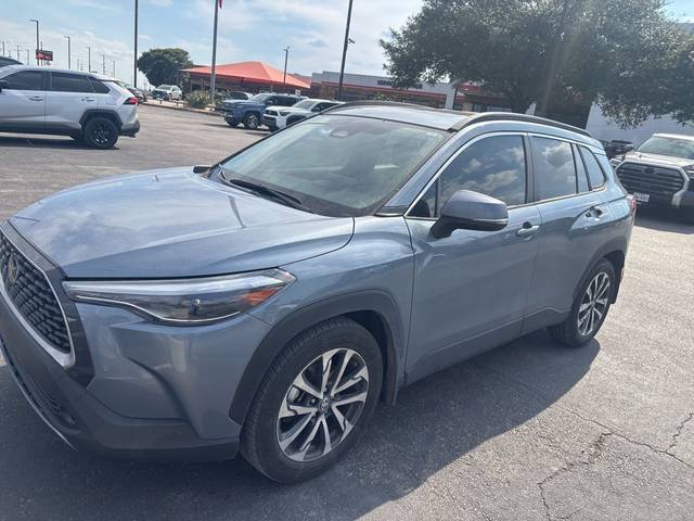 2023 Toyota Corolla Cross XLE FWD photo