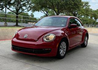 2016 Volkswagen Beetle 1.8T Classic FWD photo