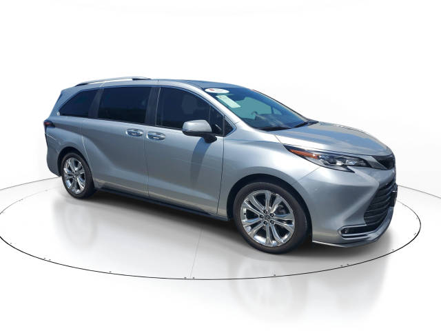 2023 Toyota Sienna Platinum FWD photo
