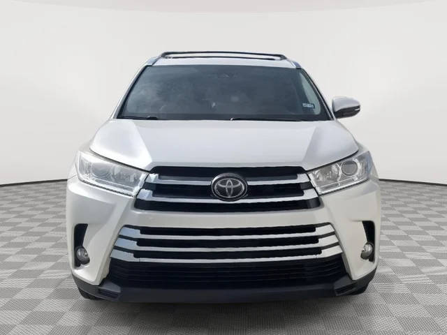 2017 Toyota Highlander XLE FWD photo