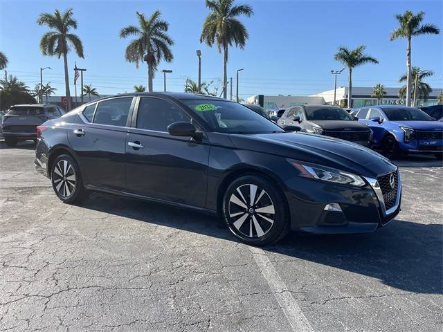 2022 Nissan Altima 2.5 SV FWD photo