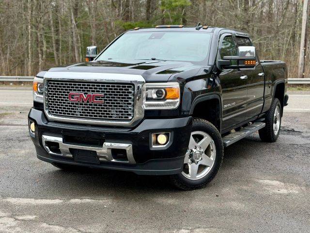 2015 GMC Sierra 2500HD Denali 4WD photo