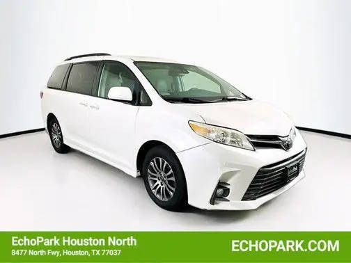 2020 Toyota Sienna XLE FWD photo
