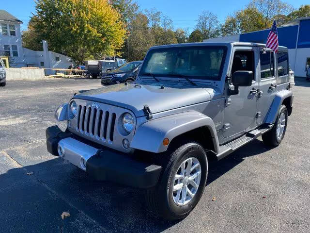 2015 Jeep Wrangler Unlimited Sahara 4WD photo