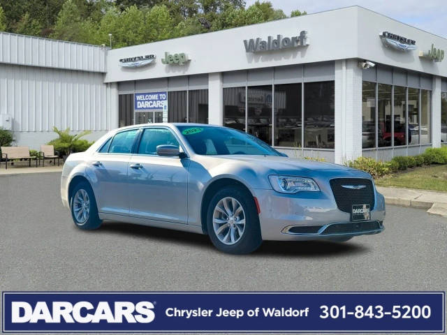 2023 Chrysler 300 Touring RWD photo