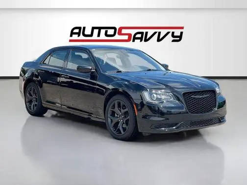 2023 Chrysler 300 Touring RWD photo