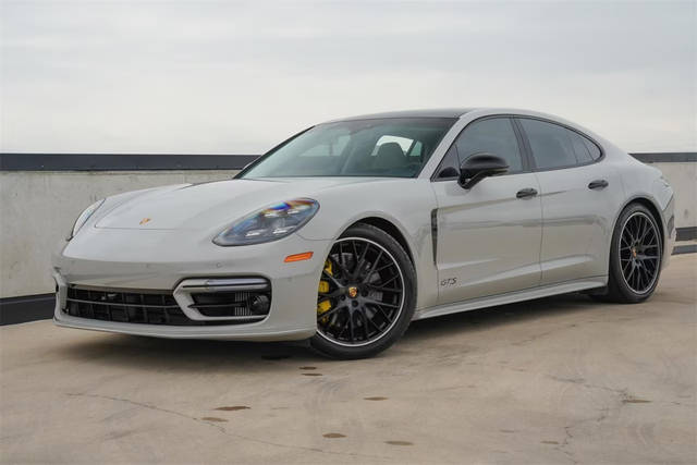 2023 Porsche Panamera GTS AWD photo