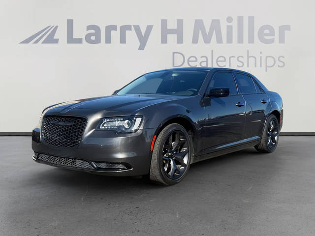 2023 Chrysler 300 Touring RWD photo