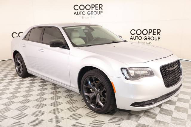 2023 Chrysler 300 Touring RWD photo