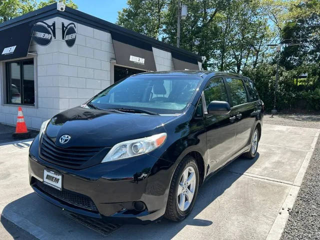 2015 Toyota Sienna L FWD photo