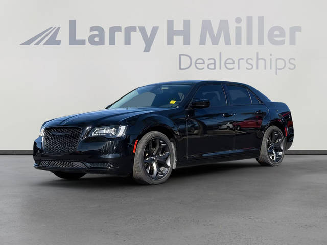 2023 Chrysler 300 Touring RWD photo