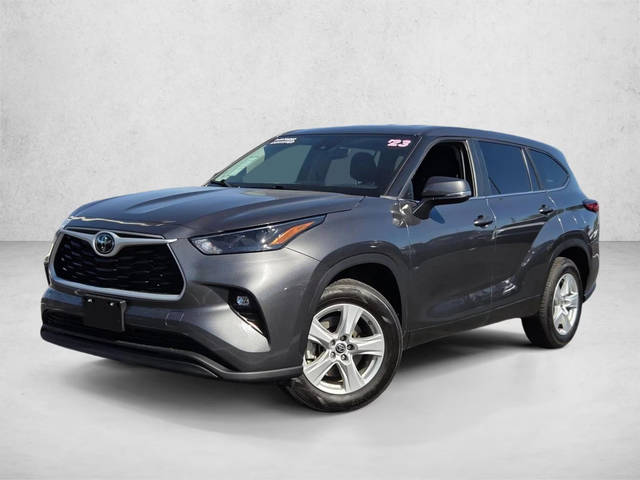 2023 Toyota Highlander LE FWD photo
