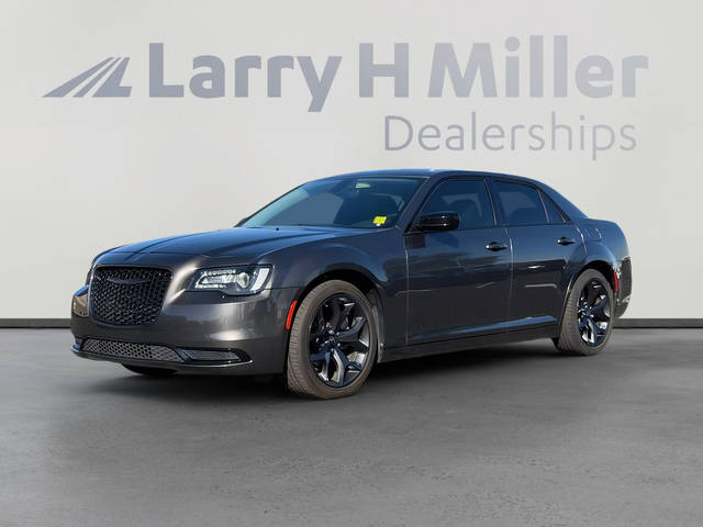 2023 Chrysler 300 Touring RWD photo