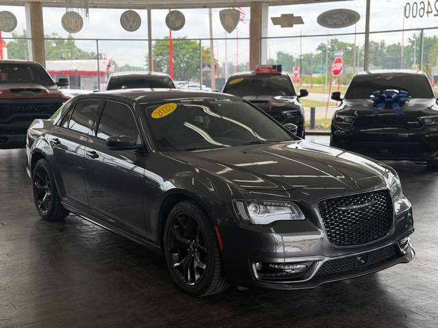 2023 Chrysler 300 Touring L RWD photo