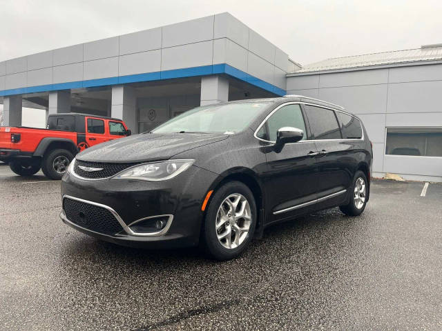 2017 Chrysler Pacifica Minivan Limited FWD photo