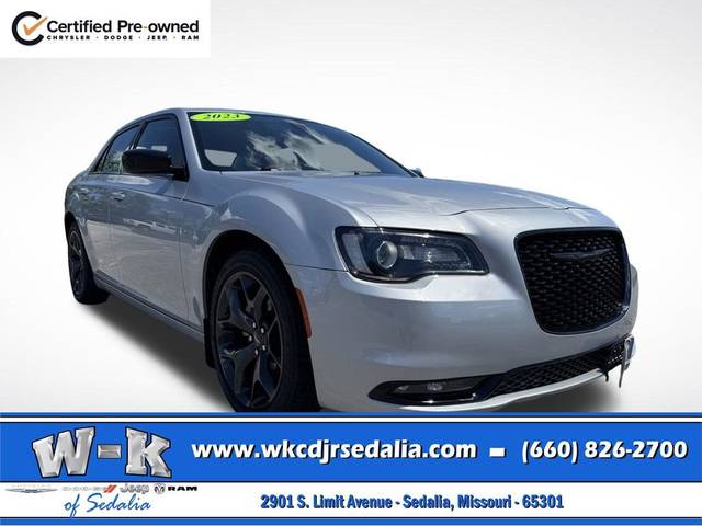 2023 Chrysler 300 Touring RWD photo