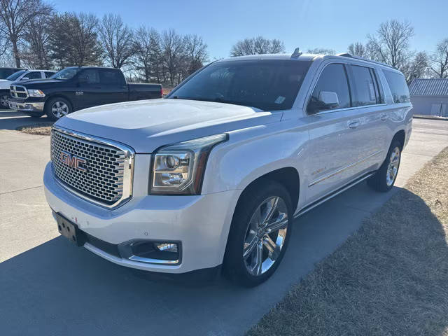2016 GMC Yukon XL Denali 4WD photo