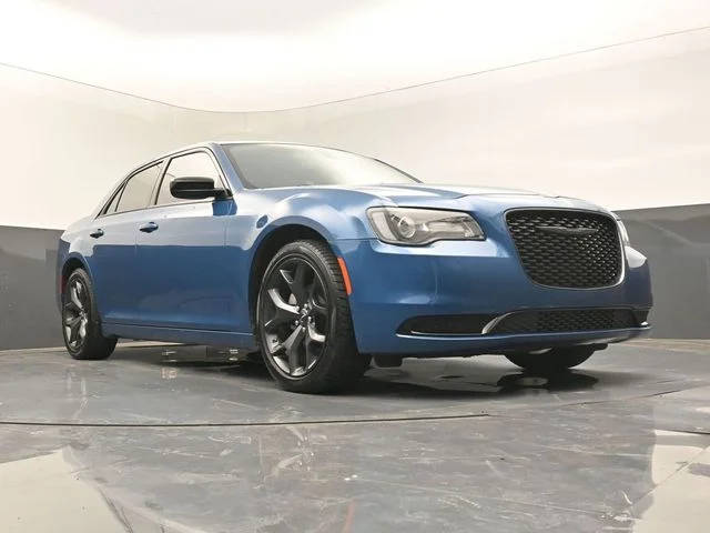 2023 Chrysler 300 Touring RWD photo