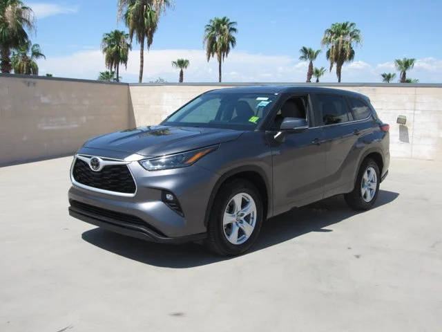 2023 Toyota Highlander LE FWD photo