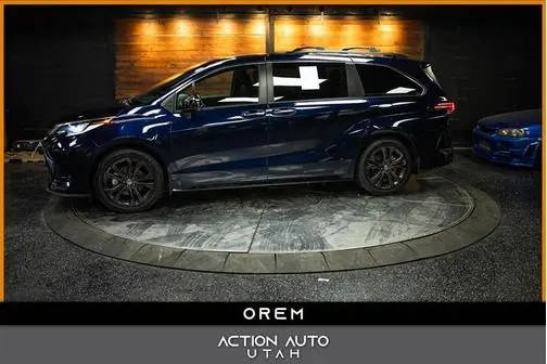 2022 Toyota Sienna XSE FWD photo