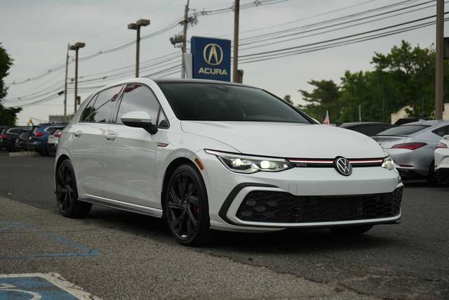2023 Volkswagen Golf GTI SE FWD photo