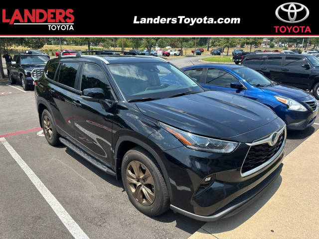 2023 Toyota Highlander Hybrid Bronze Edition FWD photo