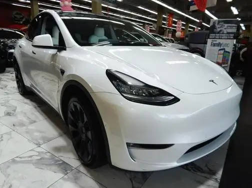 2022 Tesla Model Y Long Range AWD photo