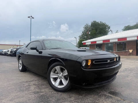 2023 Dodge Challenger SXT RWD photo