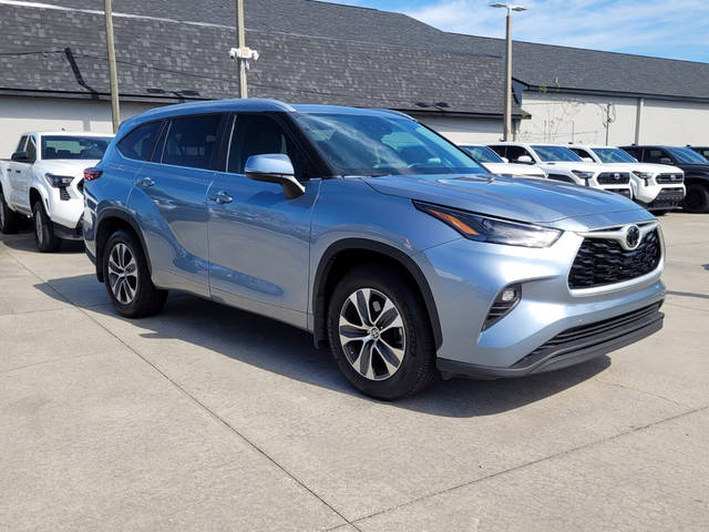 2023 Toyota Highlander XLE FWD photo