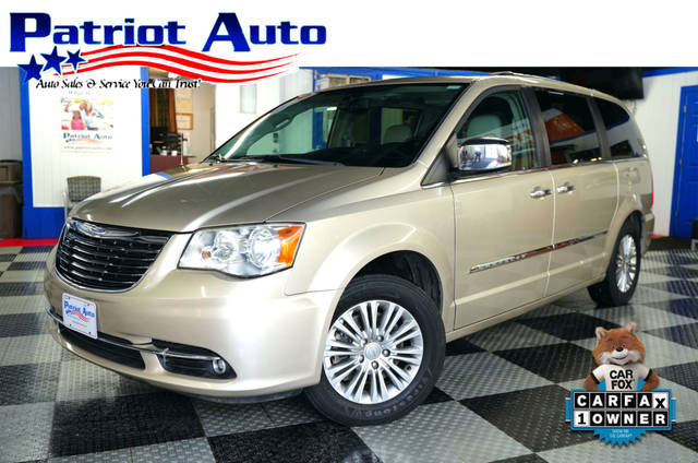 2015 Chrysler Town and Country Touring-L FWD photo