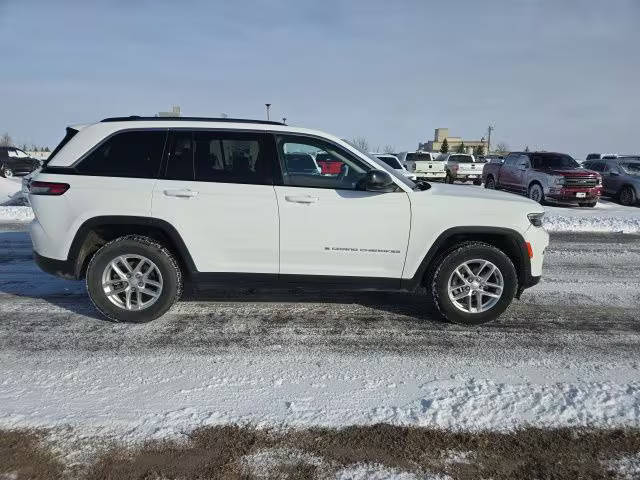 2023 Jeep Grand Cherokee Laredo 4WD photo
