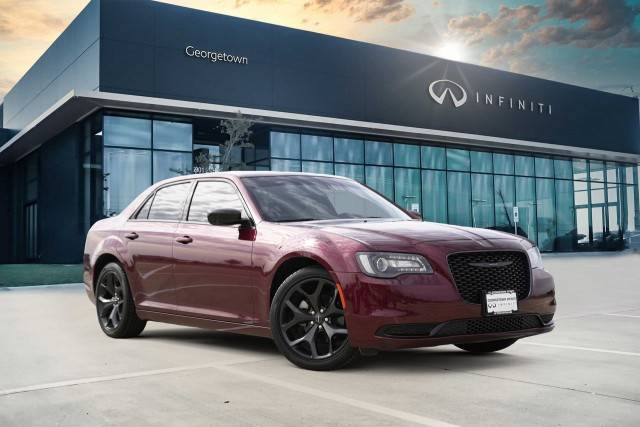 2023 Chrysler 300 Touring RWD photo