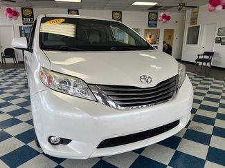 2015 Toyota Sienna  FWD photo