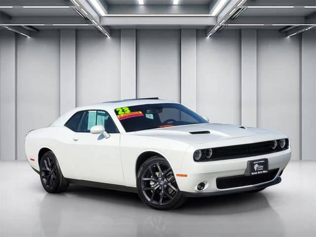 2023 Dodge Challenger SXT RWD photo