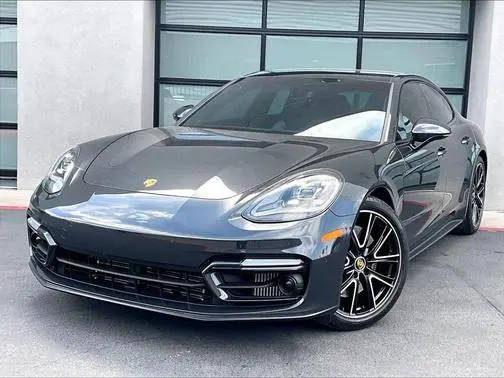 2023 Porsche Panamera GTS AWD photo