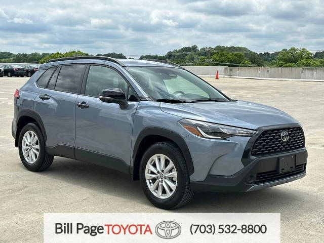 2023 Toyota Corolla Cross LE AWD photo