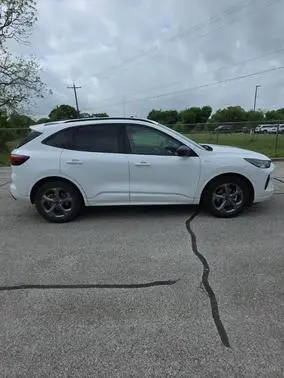 2023 Ford Escape ST-Line FWD photo