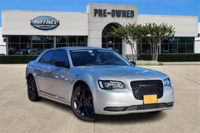 2023 Chrysler 300 Touring RWD photo