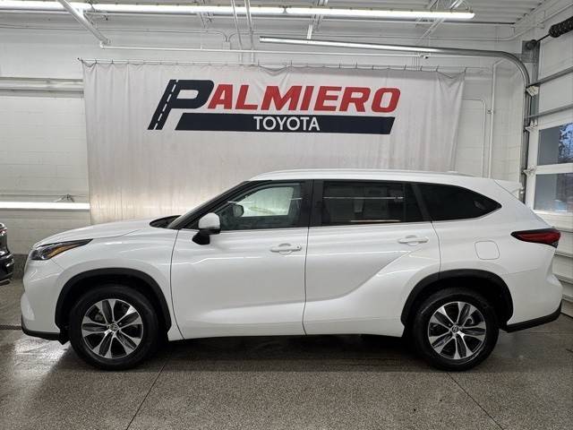 2023 Toyota Highlander XLE FWD photo